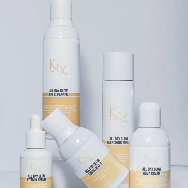 Fünf Produkte der KRX AESTHETICS All Day Glow Serie – Cleanser, Toner, Serum, Cream und Sunblocker