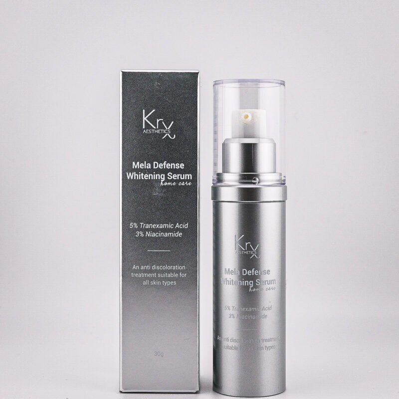 KrX Aesthetics Mela Defense Whitening Serum mit Verpackung – silberne Airless-Pumpe für gezielte Pflege gegen Pigmentflecken